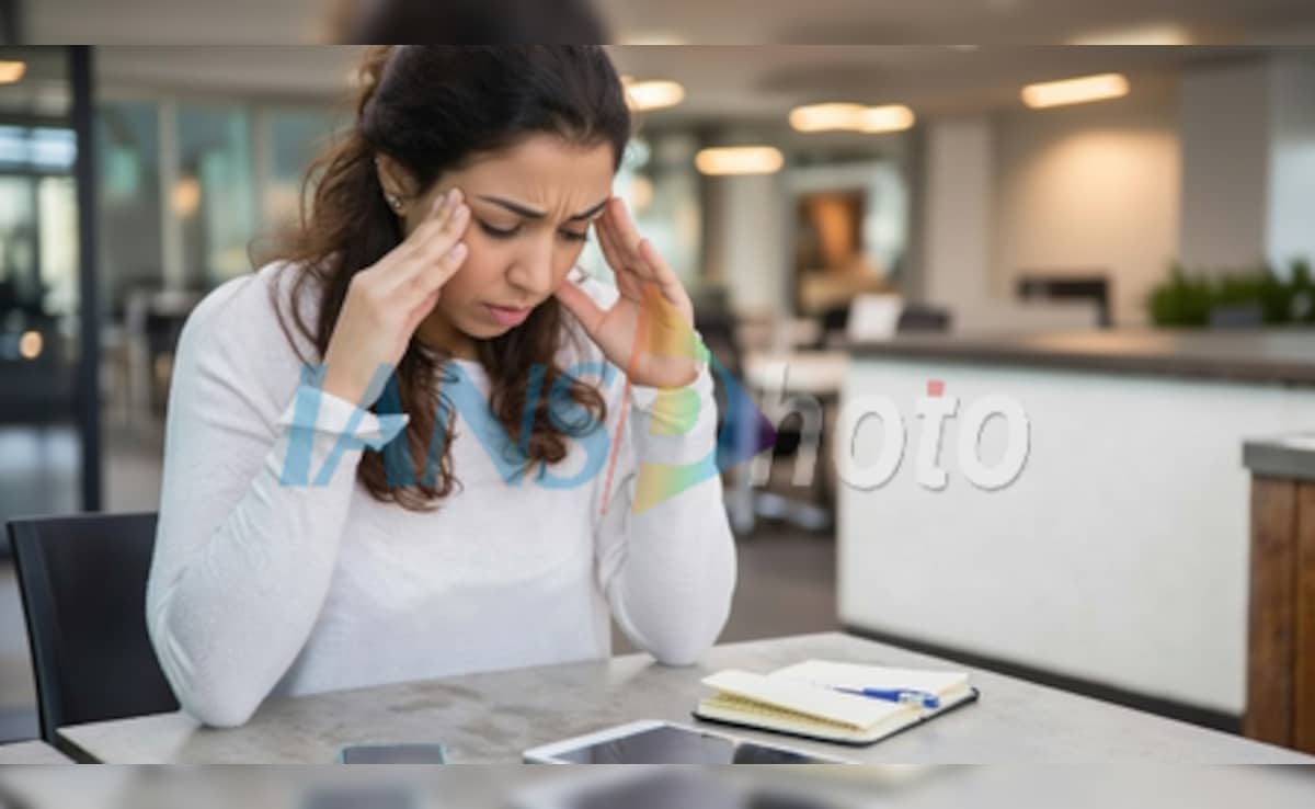 नींद की गड़बड़ी कैसे बिगाड़ती है आपका दिमाग और शरीर? जानिए इस छोटी गलती के बड़े खतरे