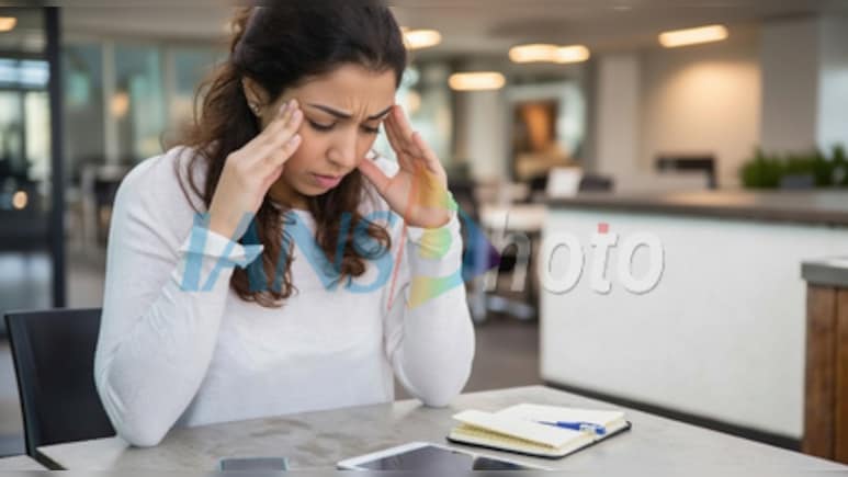 नींद की गड़बड़ी कैसे बिगाड़ती है आपका दिमाग और शरीर? जानिए इस छोटी गलती के बड़े खतरे