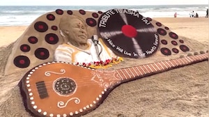 Sand Artist Sudarsan Pattnaik Pays Tribute To Music Icon Asha Bhosle