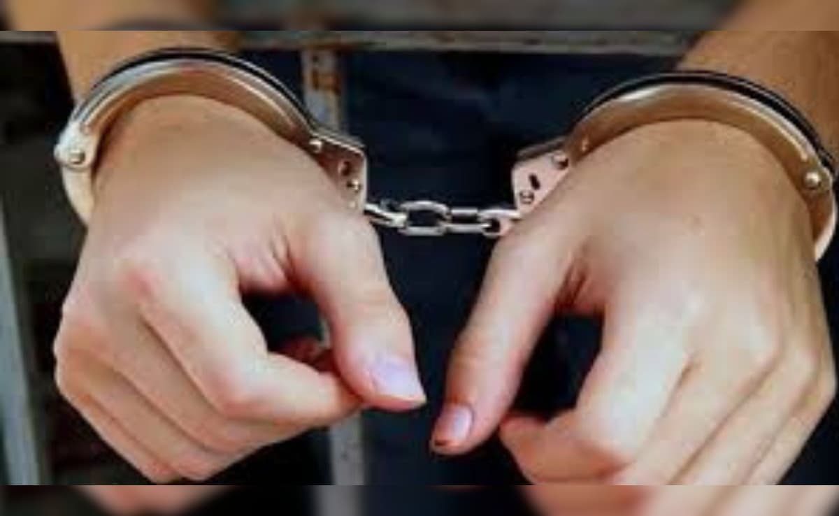 मह‍िला क्रिकेटर मुंबई के व्‍यापारी से करती थी अश्‍लील बातें, चैट वायरल करने की धमकी देकर वसूले 63 लाख