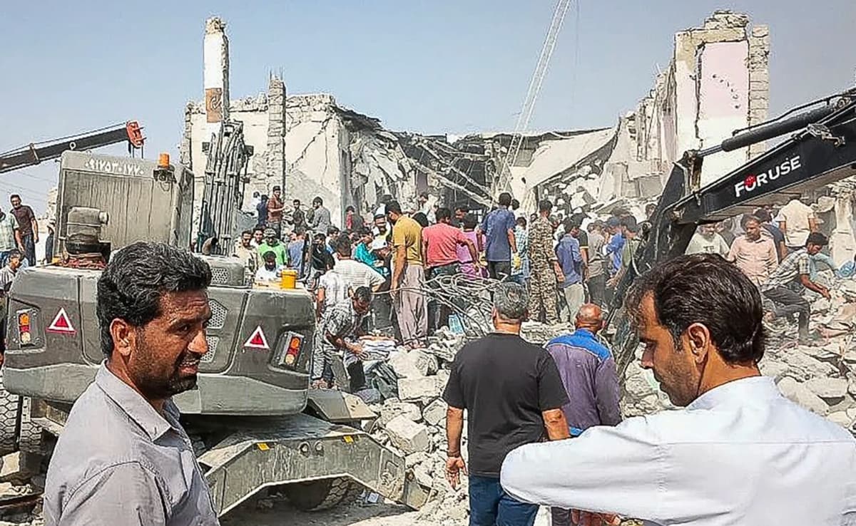 ईरान पर अमेरिका-इजरायल के हमलों में अब तक 310 छात्रों-शिक्षकों की गई जान, इतने स्कूलों पर हुआ हमला