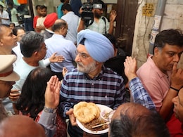 Delhi Lieutenant Governor Taranjit Singh Sandhu Visits Kamla Nagar's Iconic Chole Bhature Spot