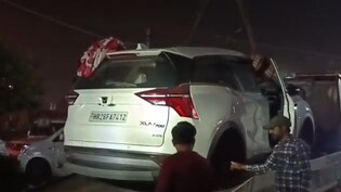 मॉल में महिंद्रा SUV पार्क शॉपिंग करने गया, वापस आया तो फटी रह गईं आंखें