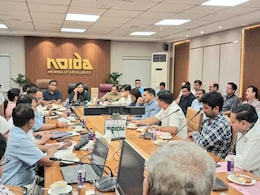 नोएडा में श्रमिकों के लिए गुड न्यूज, फैक्ट्रियों में CCTV अनिवार्य, मजदूरों को मिलेगा ग्रेच्युटी और EPF का हक