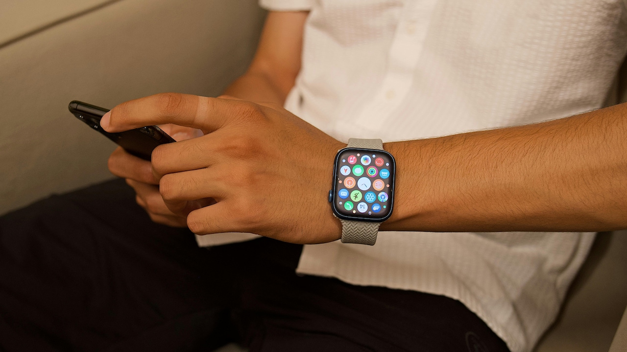 Smartwatches vs Smart Rings: Which Is Better For Your Daily Routine? Smartwatches vs Smart Rings: Which Is Better For Your Daily Routine?