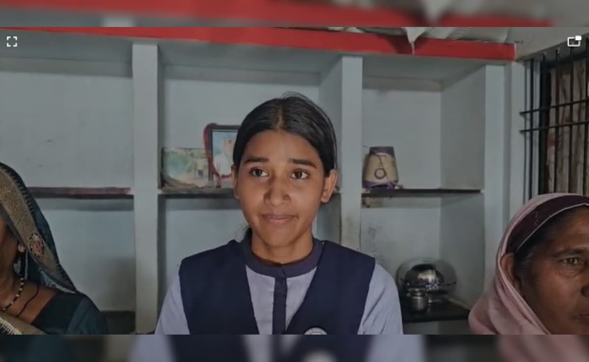 'पैसे नहीं हैं, लेकिन नहीं रोकेंगे बेटी की पढ़ाई'... छत्तीसगढ़ में मजदूर की बेटी ने किया टॉप, परिवार में खुशियां