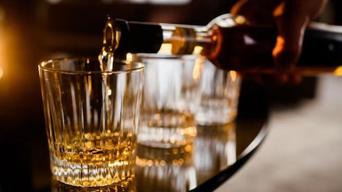 मदिरा के शौकीन ध्यान दें! उत्तराखंड में बढ़ गए शराब के दाम, अब एक बोतल पर चुकानी होगी इतनी कीमत