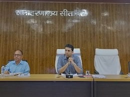 सीतामढ़ी कैश कांड में डीएम का बड़ा एक्शन, पंचायत सचिव पर गिरी गाज; मुखिया को हटाने के निर्देश