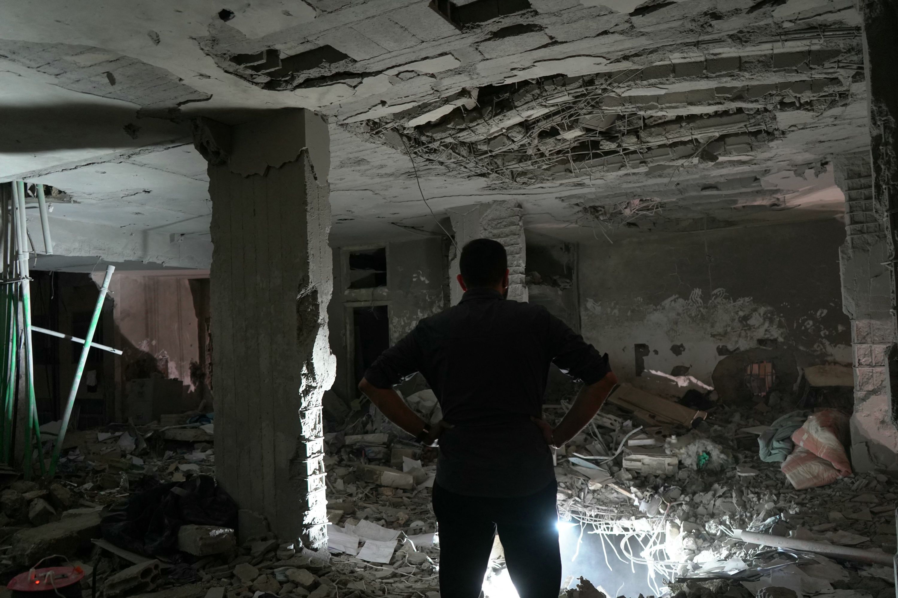 Iran US Israel War LIVE: ईरान ने खाड़ी देशों पर हमलों से किया इनकार, कहा- ये इजरायल या अमेरिका का काम