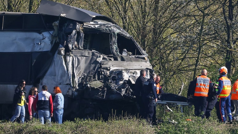 फ्रांस में हाई-स्पीड ट्रेन और सेना का हथियार लेकर जाती ट्रक में टक्कर, बड़े हादसे में ड्राइवर की मौत