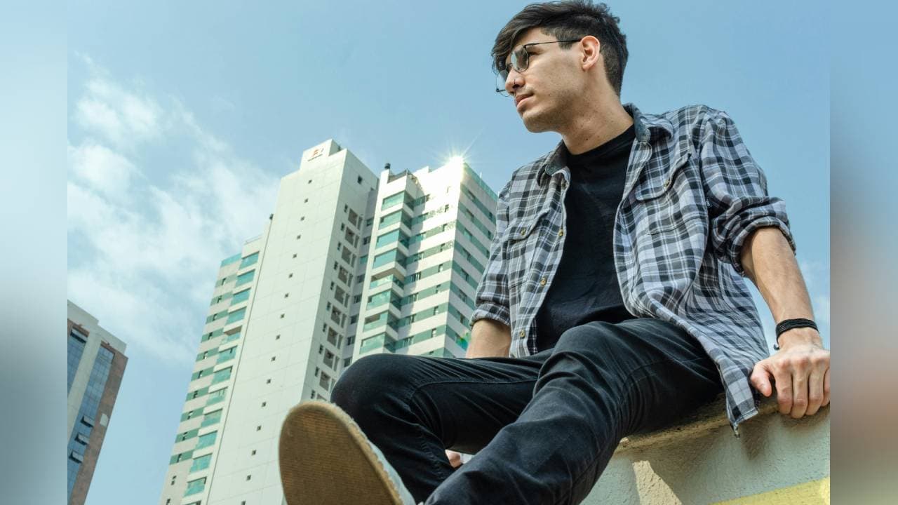 टॉप ब्रांड्स के Men's Fashion पर Super Savings का मौका, टी‑शर्ट, शर्ट, जींस और ट्राउज़र्स पर पाएं भारी छूट