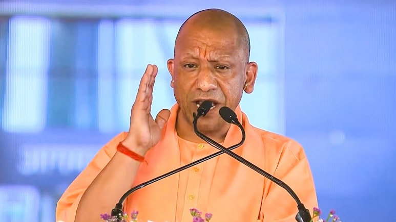 उत्तर प्रदेश: योगी सरकार ने रातोरात 40 IAS अफसरों का ट्रांसफर किया, 15 जिलों के DM बदले