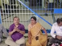 Live: चुनाव नतीजों से पहले टीएमसी और बीजेपी में हुई झड़प, स्ट्रॉन्ग रूम जाएंगे चुनाव आयुक्त