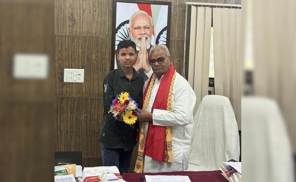 अब सामने आया राजस्थान बोर्ड का असली Topper, दोनों हाथ नहीं होने पर भी हासिल किए 100% मार्क्स