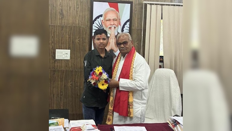 अब सामने आया राजस्थान बोर्ड का असली Topper, दोनों हाथ नहीं होने पर भी हासिल किए 100% मार्क्स