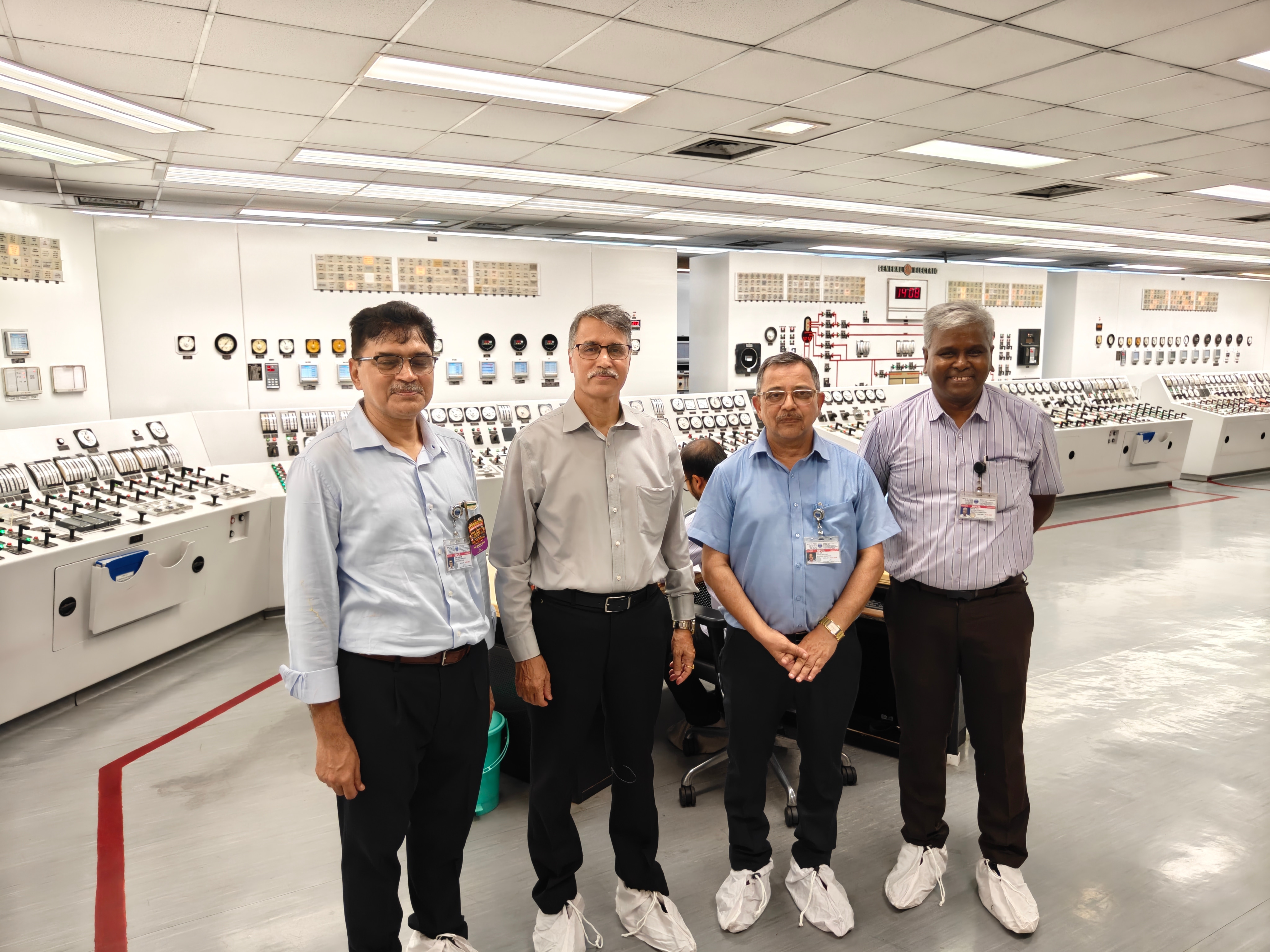 The leadership of the Tarapur Atomic Power Station in the Control Room of the units 1 and 2 