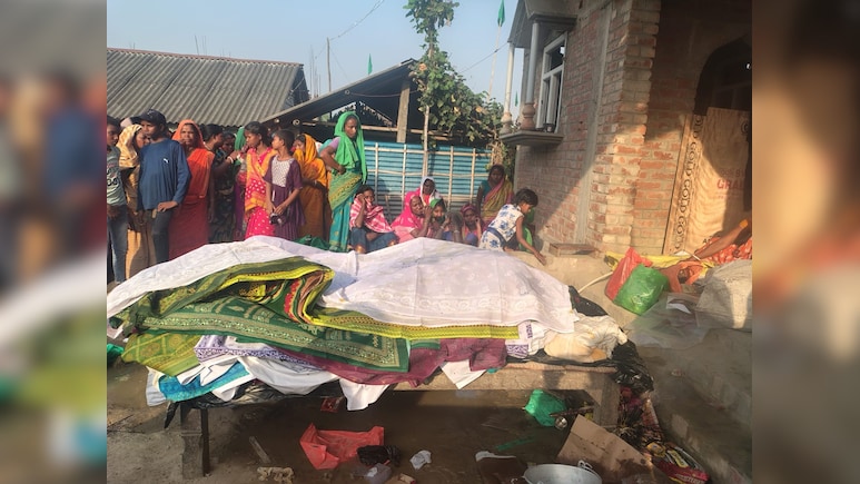 किसी के मां का आंचल छूटा तो कोई अनाथ हुआ, एक साथ 7 अर्थियां उठने से पूर्णिया के गांव में पसरा सन्नाटा