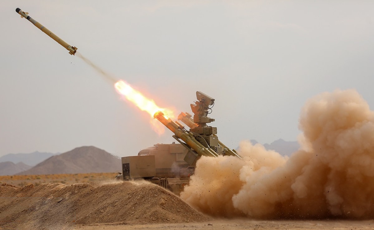 इन्फ्रारेड सिस्टम, कम दूरी से मार... माजिद मिसाइल ईरान का 'ब्रह्मास्त्र', कैसे धराशायी किए अमेरिका के F15 जैसे बाहुबली फाइटर जेट