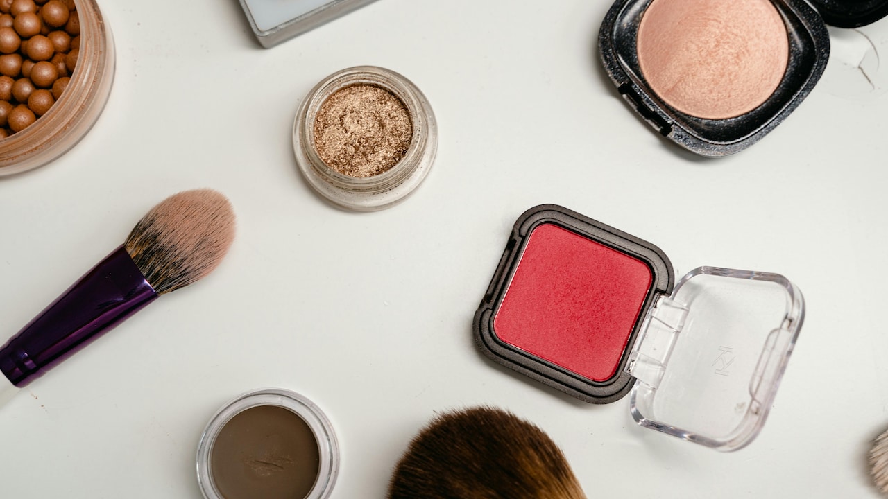 Makeup That Looks Good in Real Life vs Camera: The Hidden Difference Makeup That Looks Good in Real Life vs Camera: The Hidden Difference