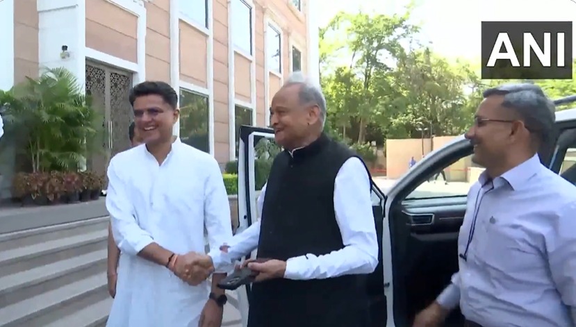 जमकर ठहाके, कभी थे सियासी 'दुश्मन', आज हाथ मिलाते दिखे, राजस्थान कांग्रेस में बदल रहा सियासी समीकरण?