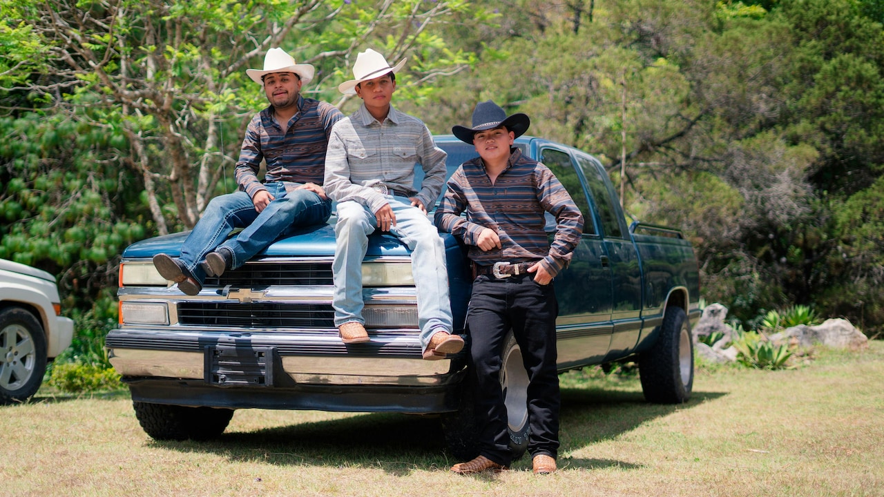 Why Seersucker Shirts Feel Cooler In Summer And Whether They're Worth It Why Seersucker Shirts Feel Cooler In Summer And Whether They're Worth It