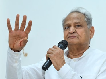 सचिन पायलट समझ भी गए, संभल भी गए... अशोक गहलोत को अब किसने याद दिलाया मानेसर कांड?