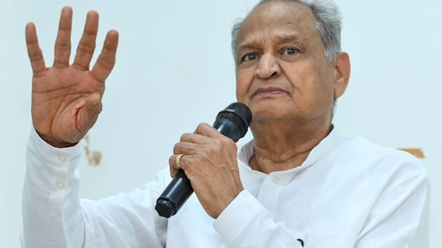 अशोक गहलोत ने जताई यूरिया और DAP संकट की आशंका, कहा- आयात करते हैं...सामान्य स्थिति में भी किसान लगते हैं लाइन
