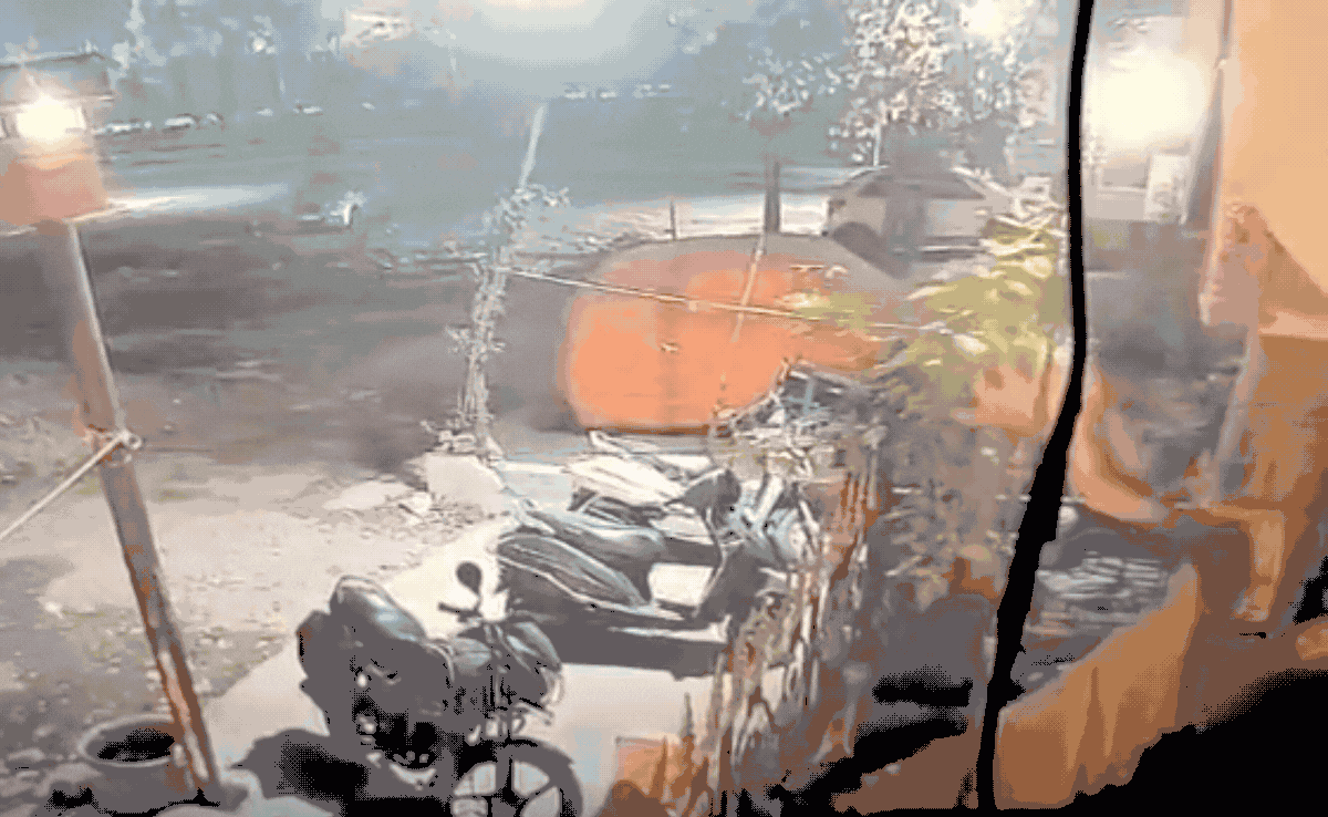 VIDEO: महिलाओं के अंडरगारमेंट चोरी, युवक ने 40 सेकंड में की वारदात, फुर्ती CCTV में कैद&nbsp;