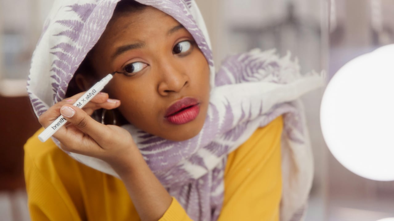 How To Fix Uneven Eyeliner: The Real Reason Your Wings Dont Match