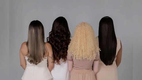 आमतौर पर हमें सिर्फ काले, भूरे, सुनहरे, लाल या फिर सफेद बाल ही देखने को मिलते हैं, जानिए इसके पीछे की दिलचस्प वजह