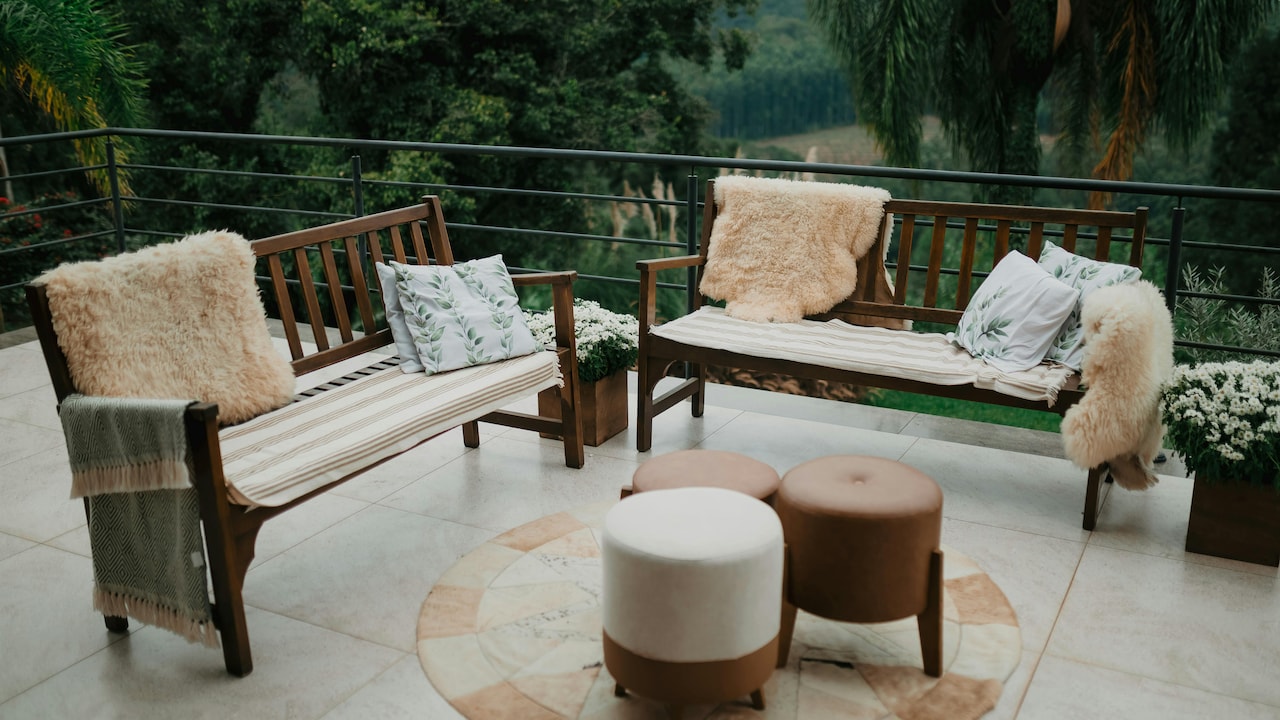Best Rain-Smart Balcony Furniture: How To Avoid Rust And Save Money