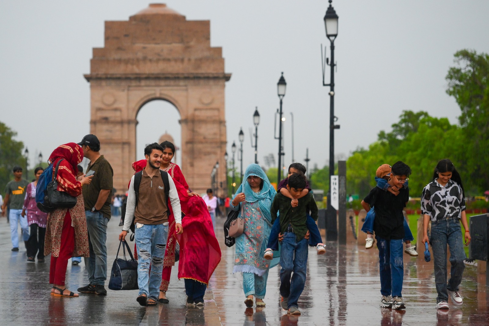 दो दिन की बारिश से लुढ़का पारा, NCR से लेकर भोपाल तक मौसम कूल-कूल, अप्रैल में अभी और बारिश होगी