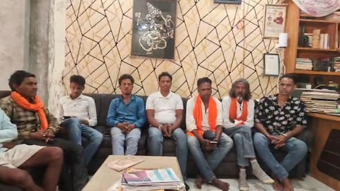 'घर में गोबर भरना तो दूर, आंख उठाकर की भी देखा, तो सरिया आदिवासी फूंक देंगे क्रांति का बिगुल'