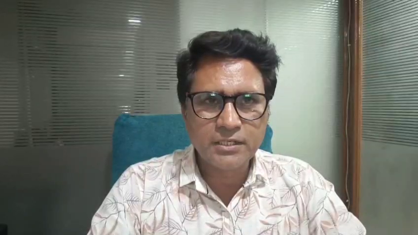 महाकुंभ की वायरल गर्ल निकली नाबालिग, अब फरमान का क्या होगा?