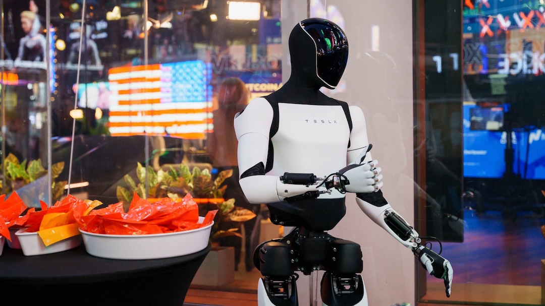 Tesla's Optimus Humanoid Robot Will Come To India At Appropriate Time, APAC Chief Confirms