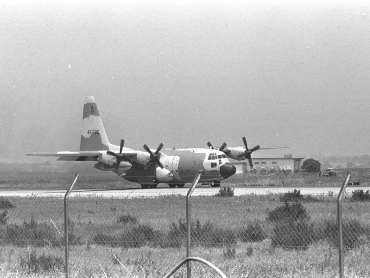 इजरायल की लॉकहीड C-130 हरक्यूलिस विमान, जो यात्रियों को बचाकर लाया इजरायल की लॉकहीड C-130 हरक्यूलिस विमान, जो यात्रियों को बचाकर लाया