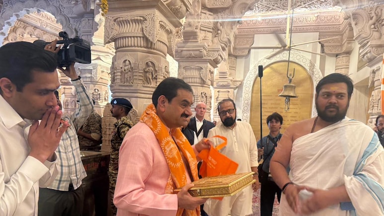 अदाणी ग्रुप चेयरमैन गौतम अदाणी सपरिवार राम मंदिर पहुंचे, रामलला के दर्शन किए&nbsp;