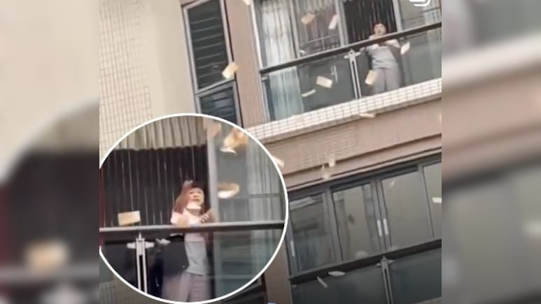 आसमान से बरसे गुलाबी नोट! बालकनी से महिला ने लुटा दिए 1.5 करोड़, लूटने वालों की लग गई लॉटरी