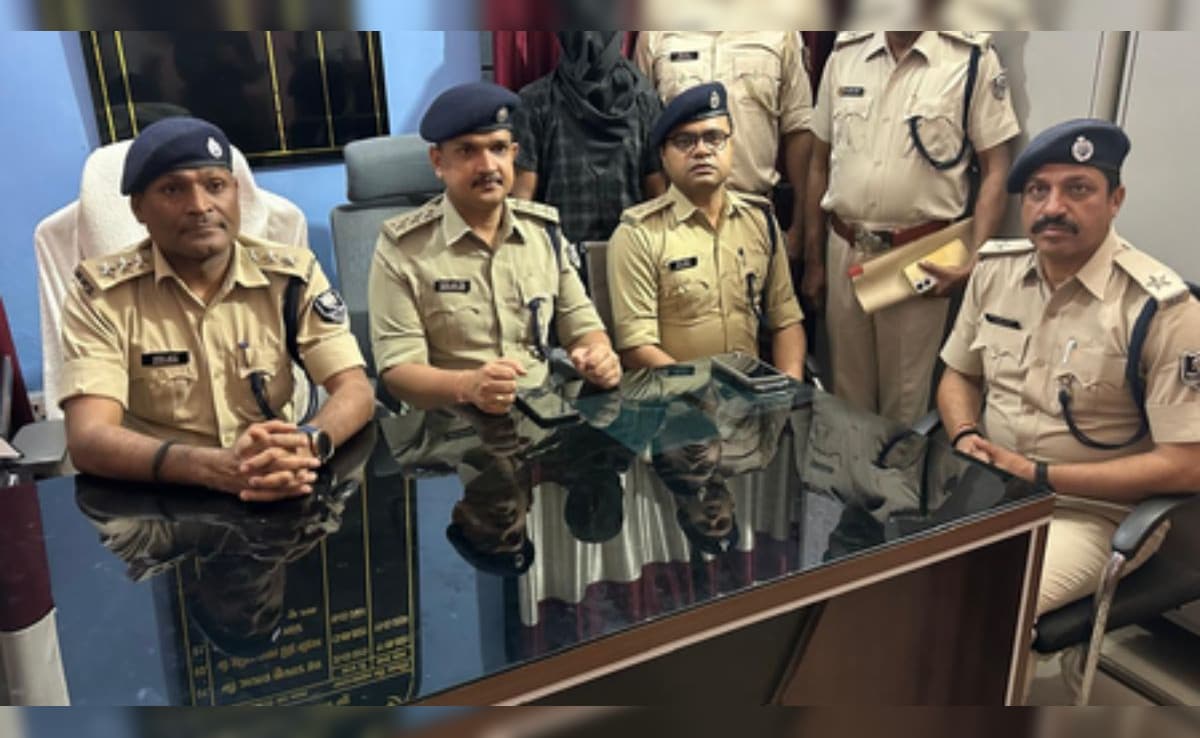 Bihar: किशनगंज में फर्जी आधार कार्ड गिरोह का भंडाफोड़, सरपंच की मुहर और क्लोन थंब बरामद