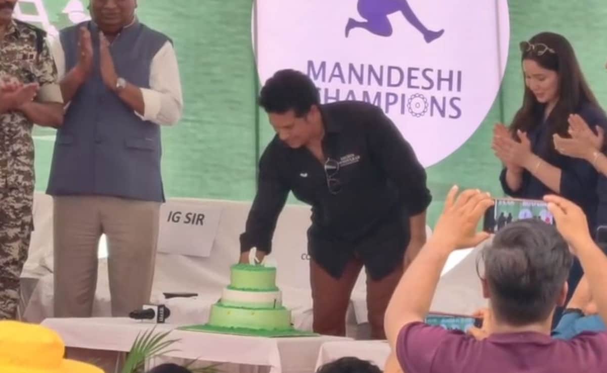 Sachin Tendulkar Birthday: जहां कोई नहीं आता, वहां पहुंचे सचिन तेंदुलकर; नक्सल मुक्त गांव में आदिवासी बच्चों के साथ काटा बर्थडे केक