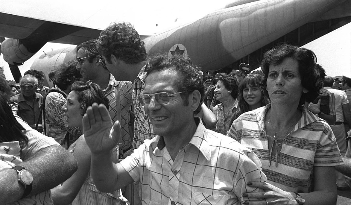 अपने नागरिकों को वापस लेकर आया इजरायल अपने नागरिकों को वापस लेकर आया इजरायल