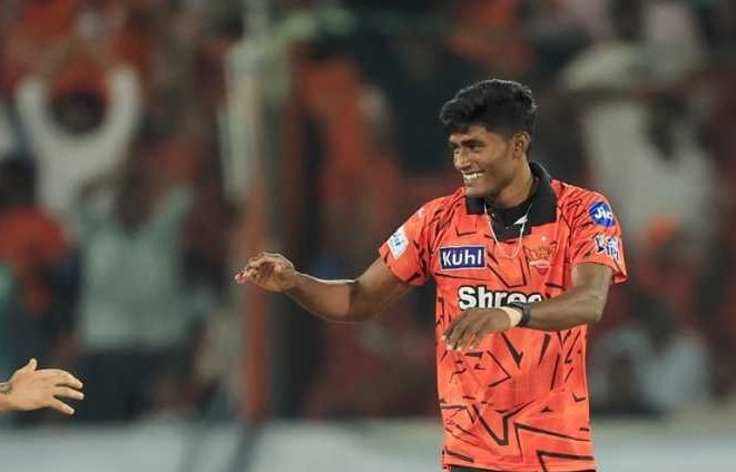 IPL 2026: बुमराह को पड़ रहे छक्के पर छक्के, पर बिहार के लाल की गेंद पर कोई जड़ नहीं पा रह सिक्स, कौन है वह?