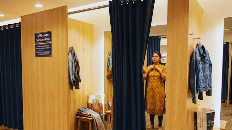 Pune News : पुण्यात चेजिंग रूमध्ये CCTV कॅमेरा, तरुणीचा अश्लील व्हिडिओ रेकॉर्ड केला अन्...; दुकानदाराला अटक