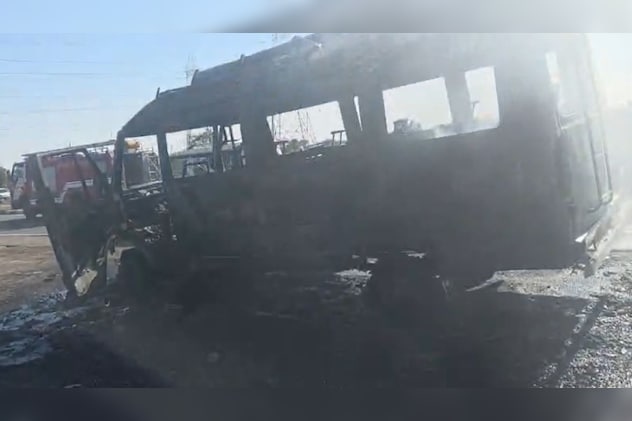 चाकसू ट्रैवलर बस में लगी आग 