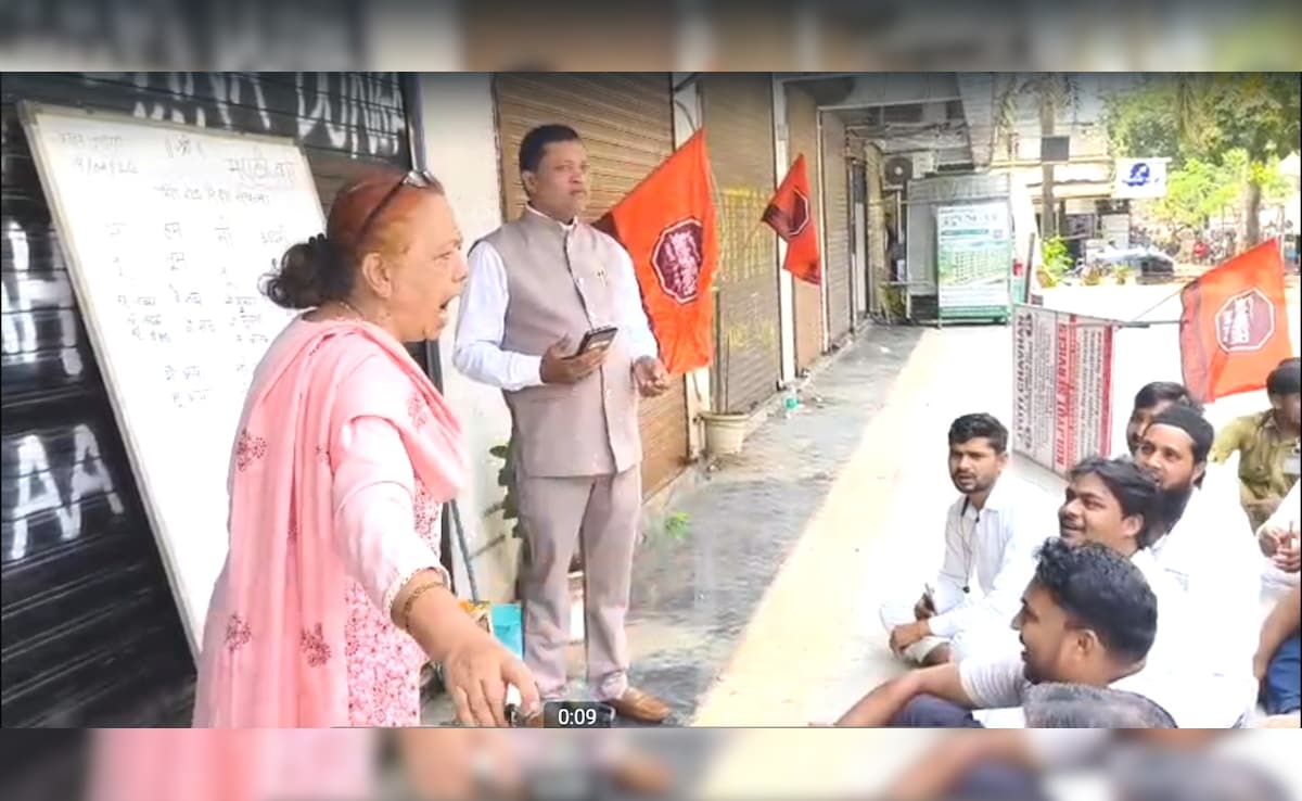 Maharashtra Auto Taxi Marathi: MNS कार्यकर्ताओं ने तो बाकायदा सड़कों पर क्लास लगा कर ऑटो चालकों को मराठी भी सिखाई