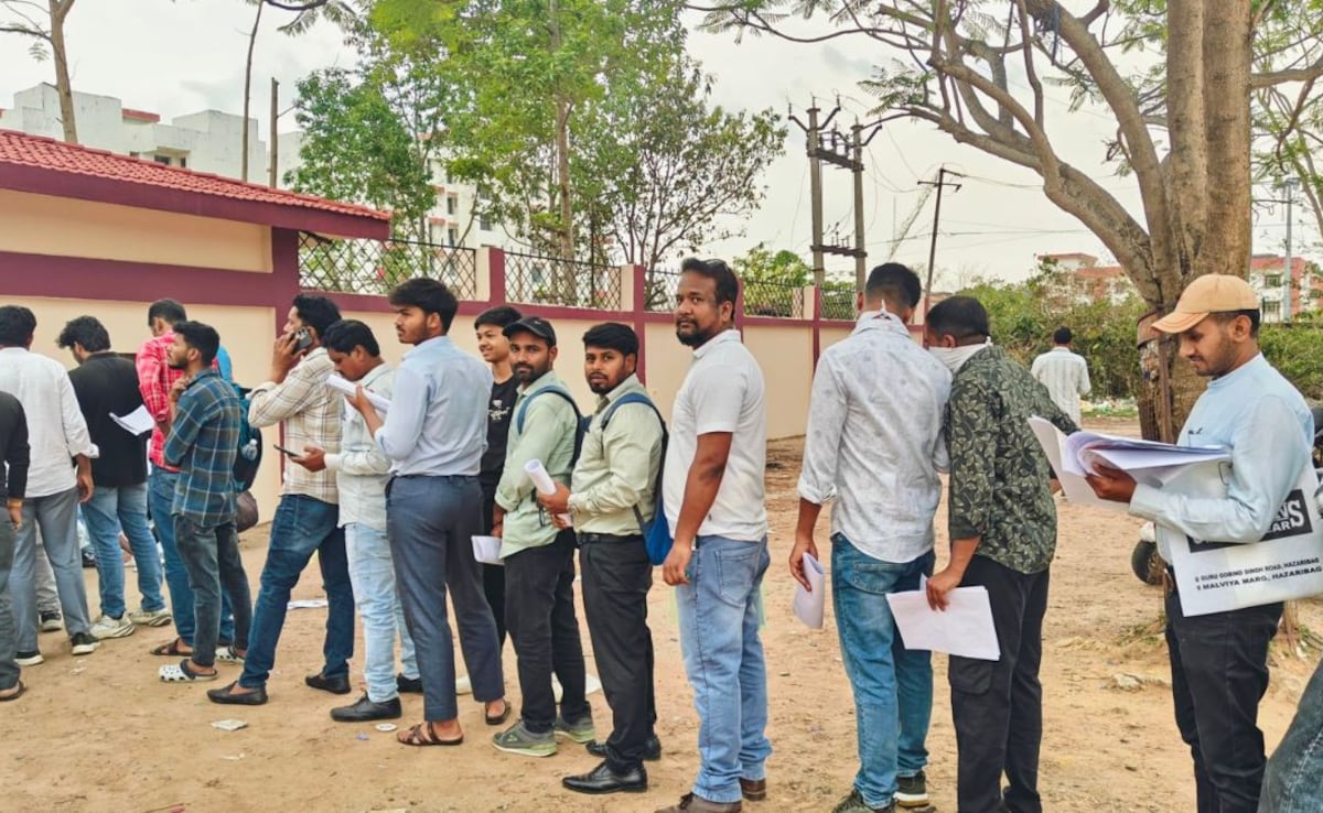 झारखंडः उत्पाद सिपाही भर्ती परीक्षा में पेपर लीक की आशंका, रांची में 100 से अधिक लोग हिरासत में