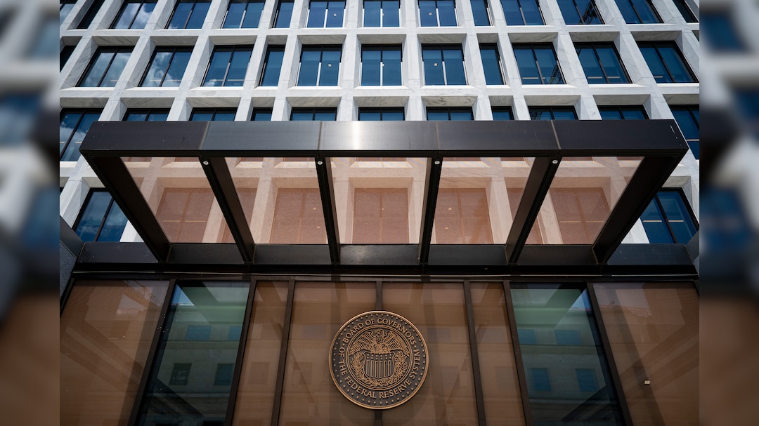 Fed Minutes Show Officials Saw Two-Sided Risks From Iran War