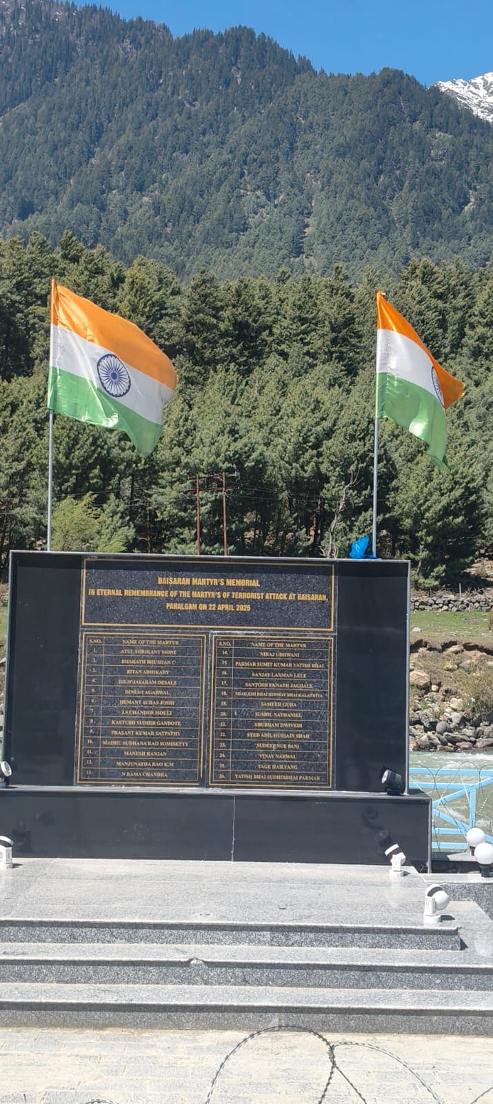 बैसरन में बना सेल्फी पॉइंट