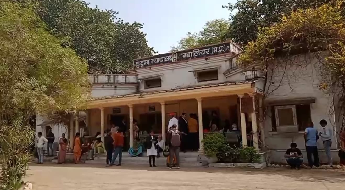 gwalior high court habeas corpus wife refuses Husband stays with lover child custody