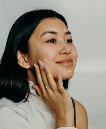 8 Hyaluronic Acid Skincare Picks For Hydrated Skin